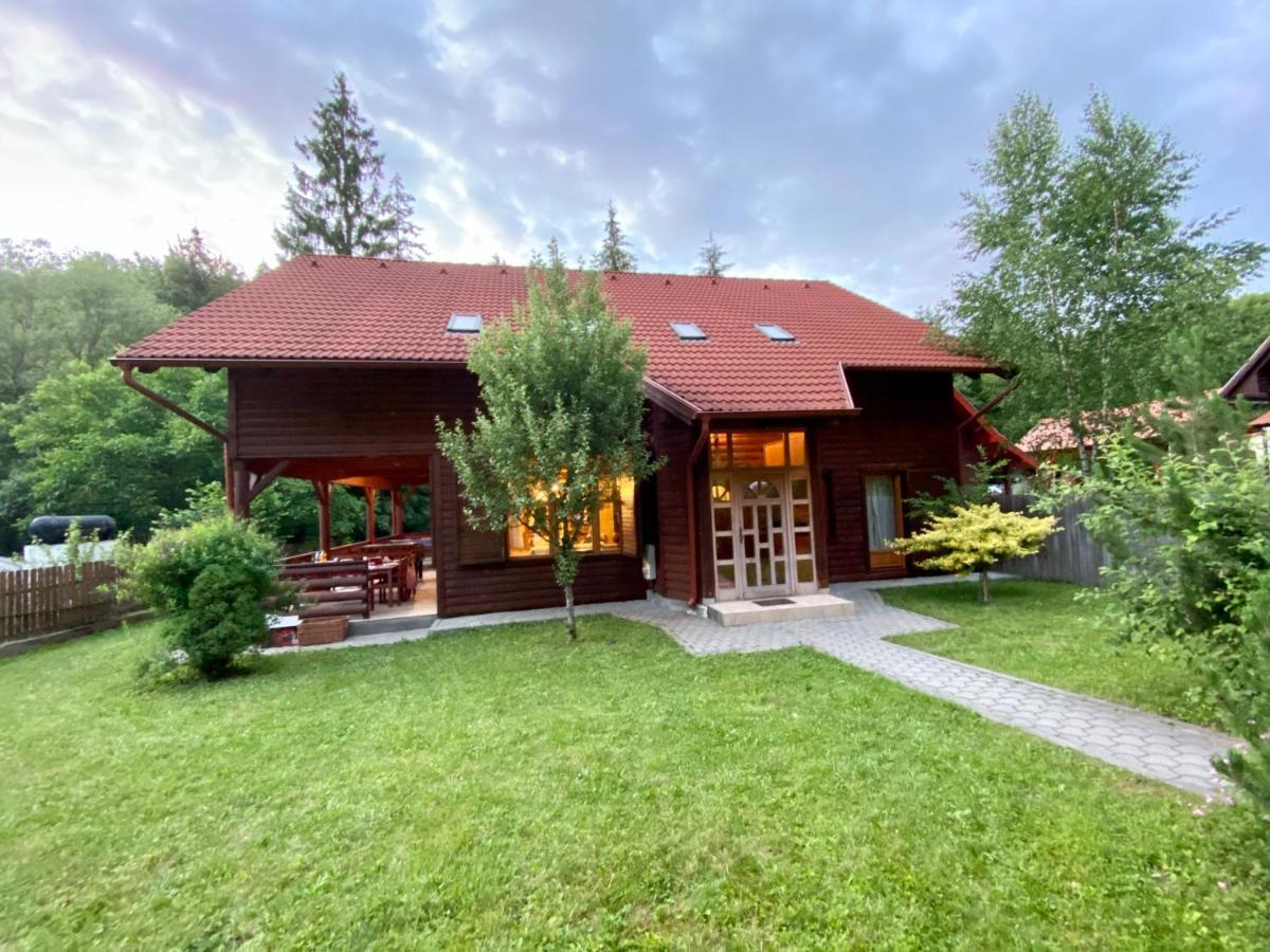 Platan Vendeghaz Villa Izvoare  Exterior photo